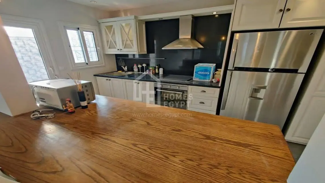 Super Bright Ultra Modern Flat With Open Kitchen