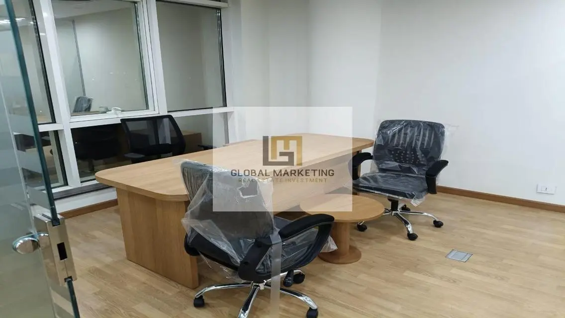 Fully finished office for rent 132m on North 90th