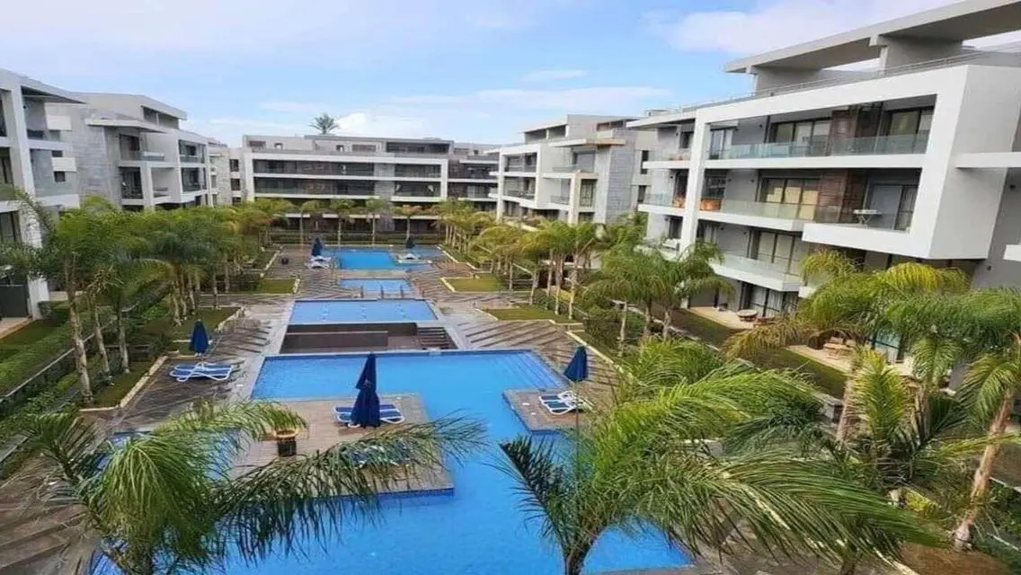 Apartment resale with instalments pool view- Patio