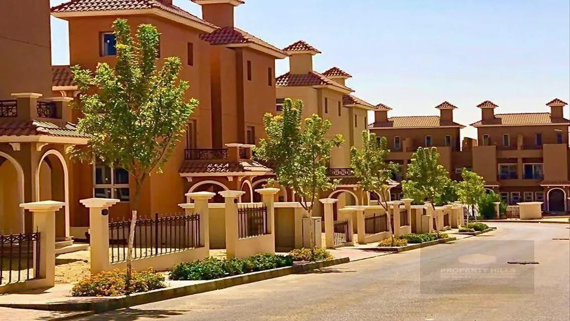 فيلا بسعر شقه بقسط ٨٠٠٠ شهرياً واقساط حتي ١٢ سنه